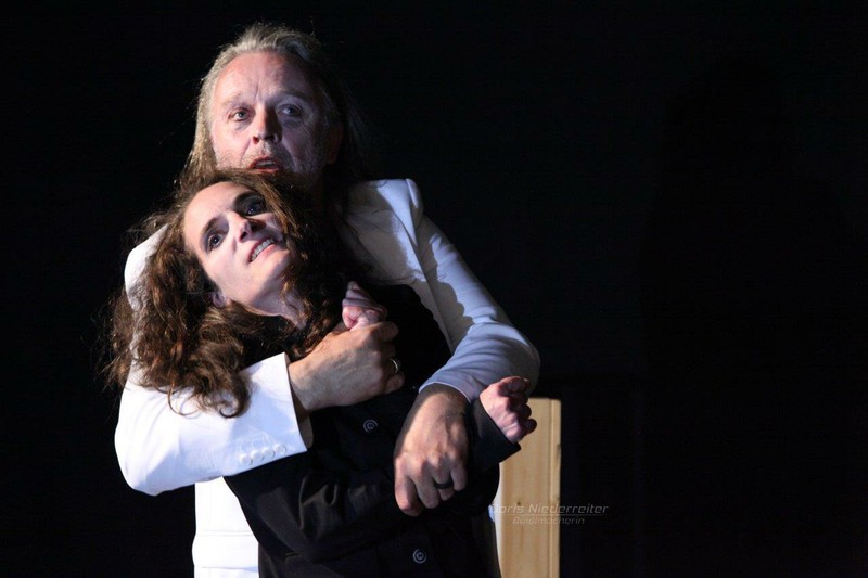 Kreon in Antigone nach
Anoulih mit meiner Frau Romana Falk als Antigone
